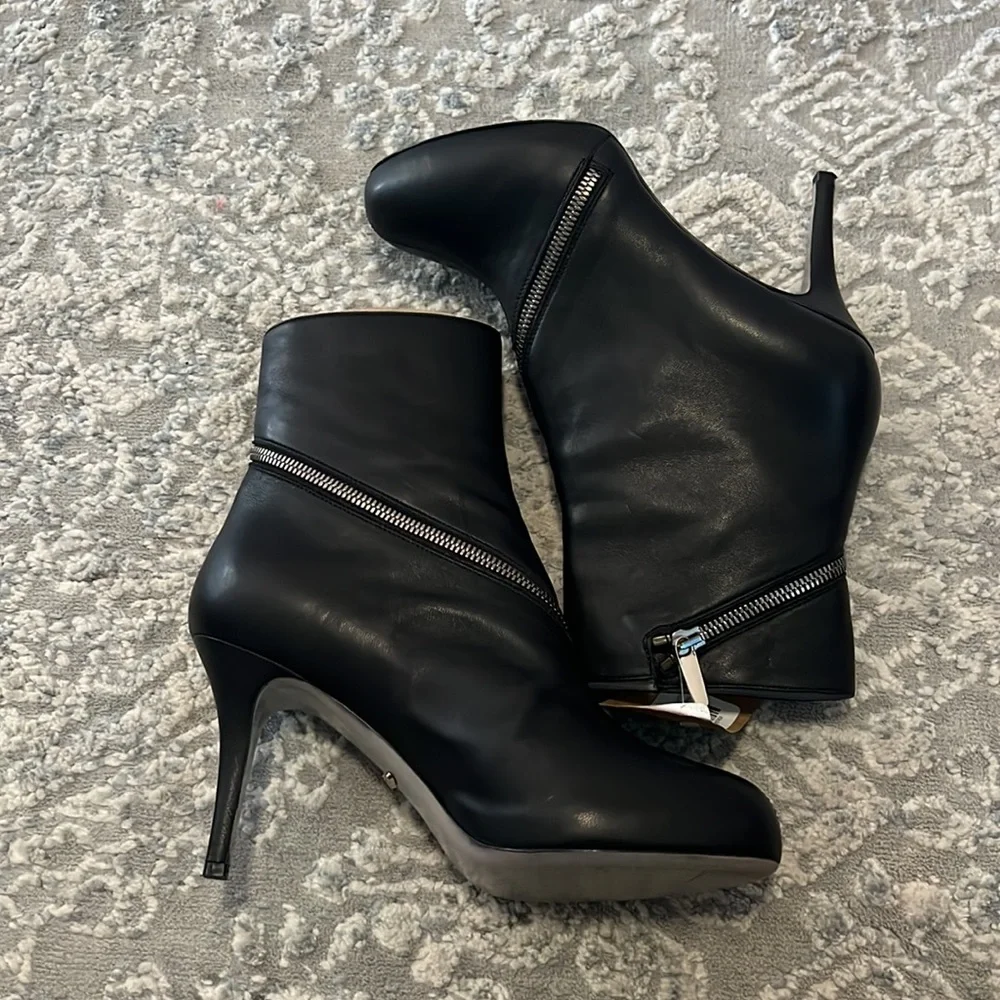 Sergio Rossi Zipper Black Leather Booties - Picture 4 of 11
